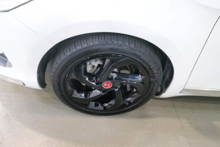 Used DS 5 2018 30THP P-Line Sport Model Left Front Wheel Hub