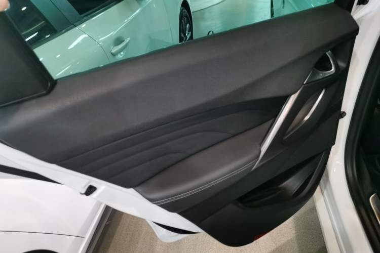Used DS 5 2018 30THP P-Line Sport Model Left Rear Door Interior