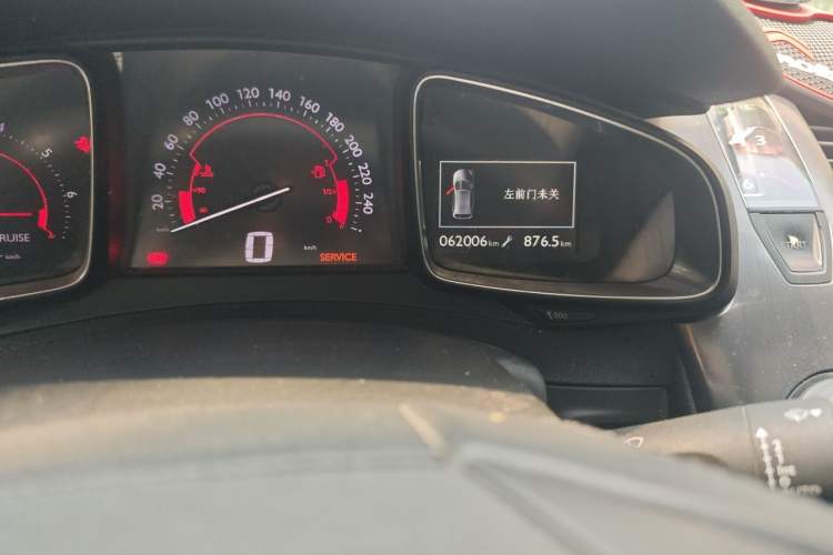 Used DS 5 2018 30THP P-Line Sport Model Odometer Close Up