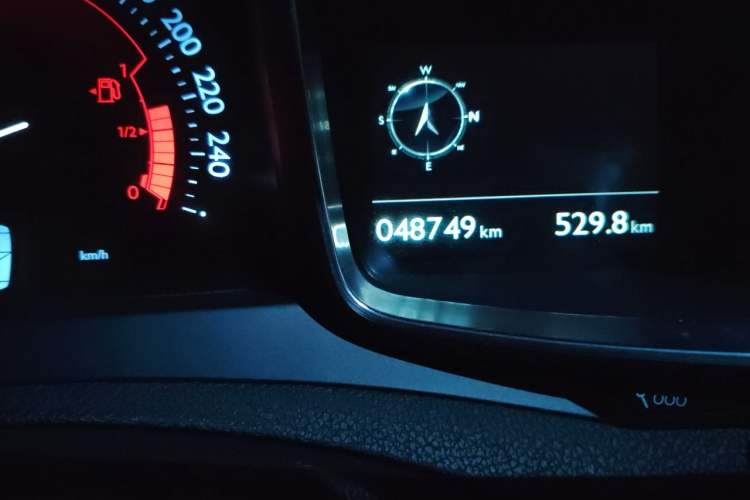 Used DS 5 2018 30THP P-Line Sport Model Odometer Close Up