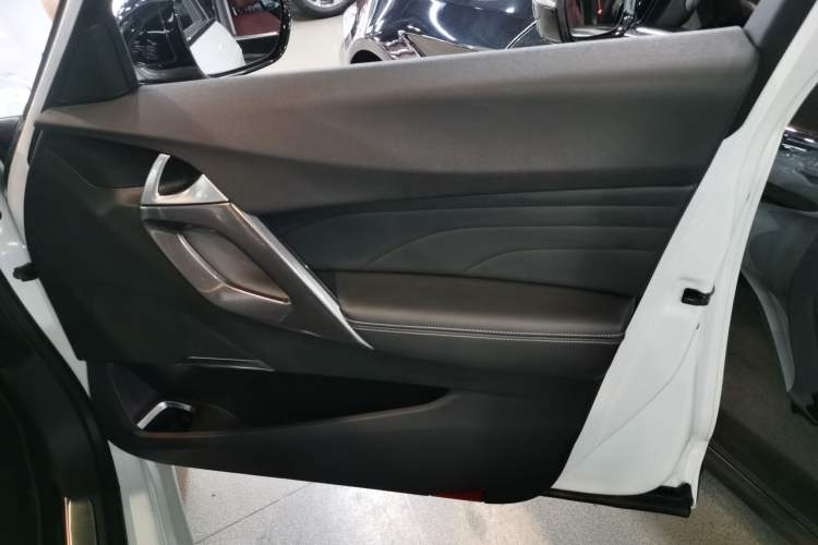 Used DS 5 2018 30THP P-Line Sport Model Right Front Door Interior