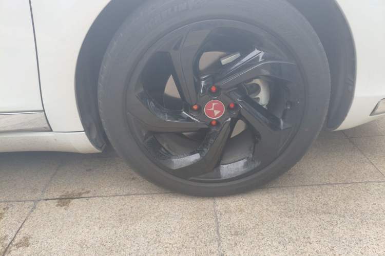 Used DS 5 2018 30THP P-Line Sport Model Right Front Wheel Hub