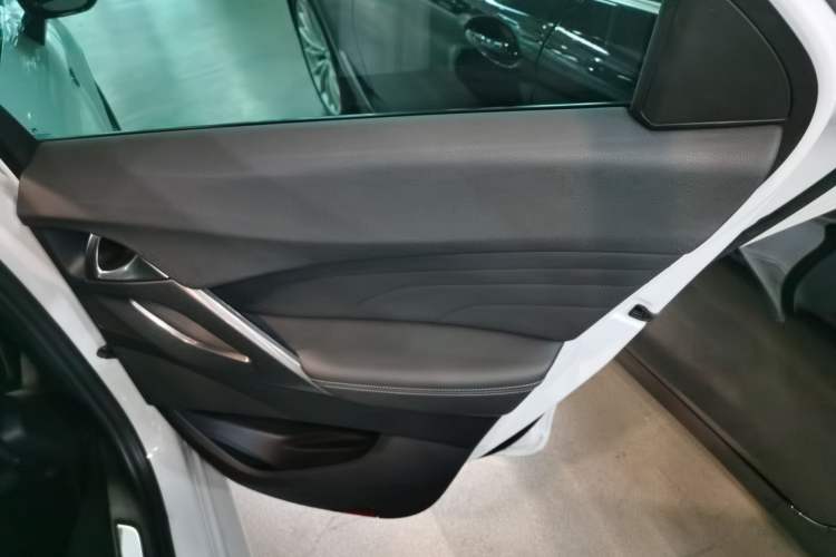 Used DS 5 2018 30THP P-Line Sport Model Right Rear Door Interior