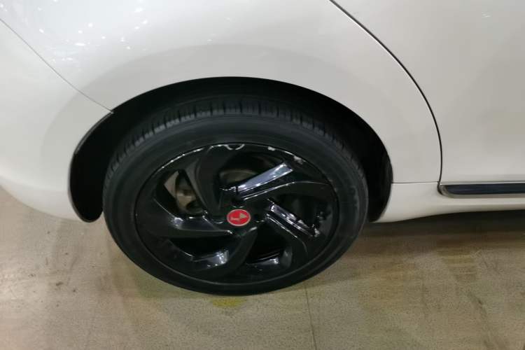 Used DS 5 2018 30THP P-Line Sport Model Right Rear Wheel Hub