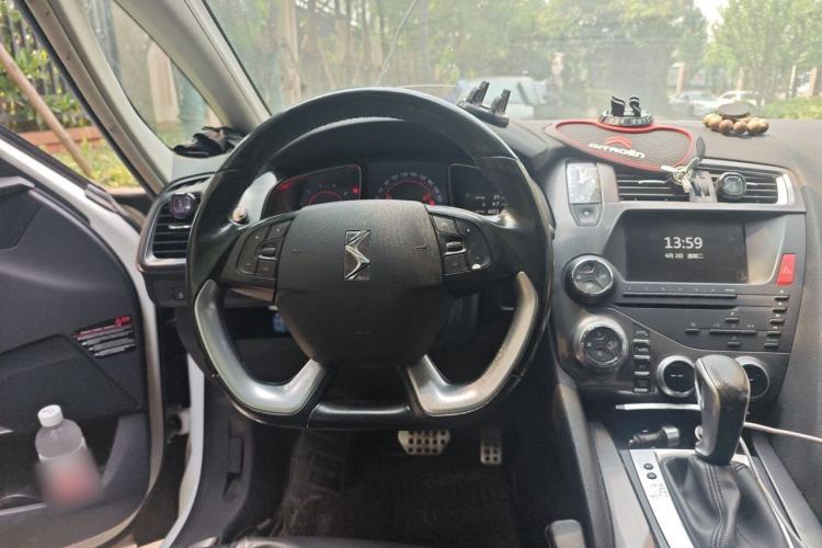 Used DS 5 2018 30THP P-Line Sport Model Steering Wheel