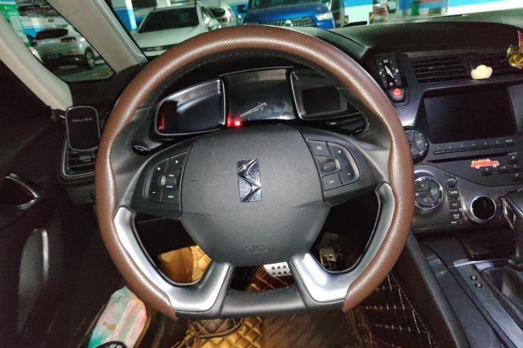 Used DS 5 2018 30THP P-Line Sport Model Steering Wheel