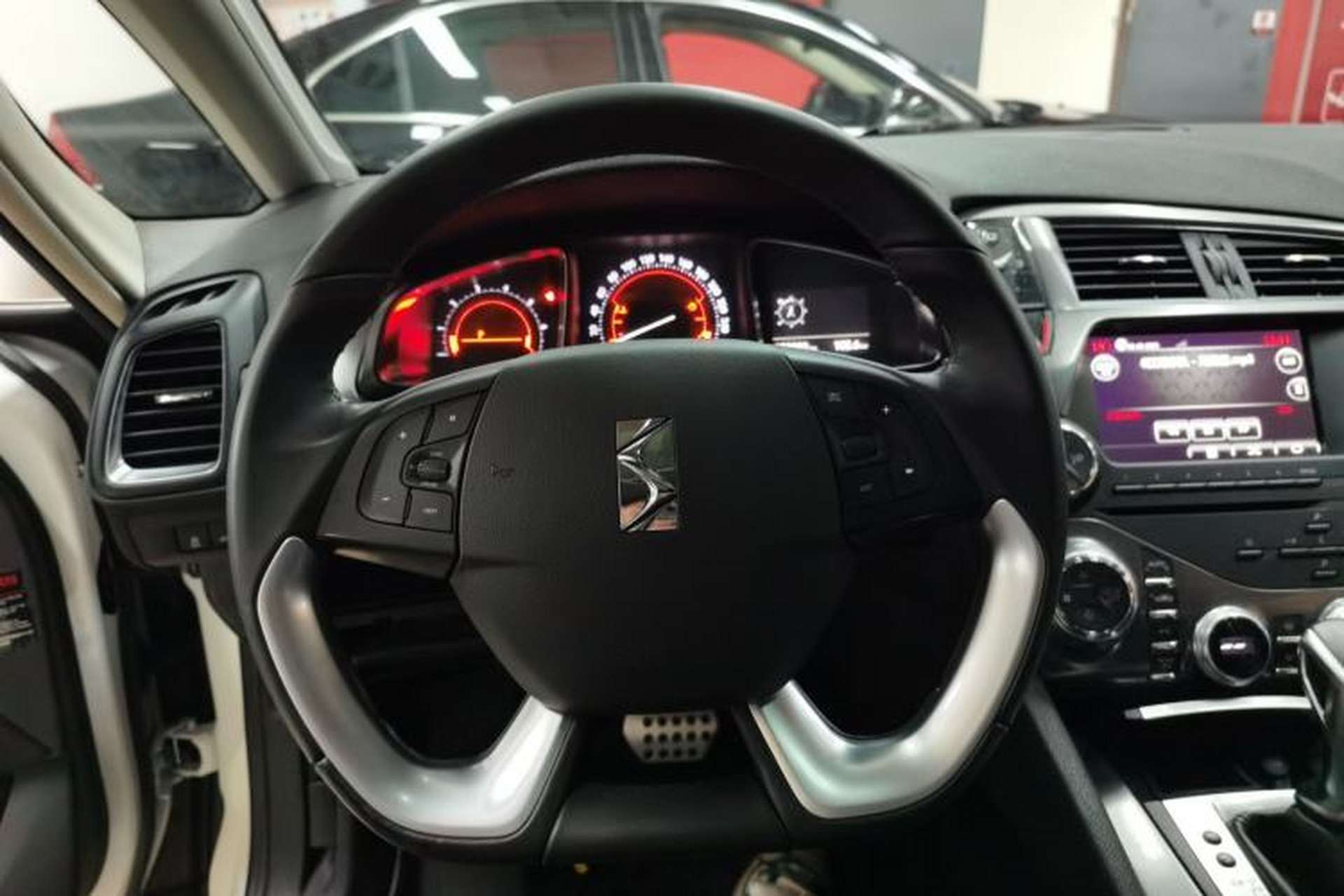 Used DS 5 2018 30THP P-Line Sport Model Steering Wheel