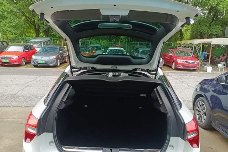 Used DS 5 2018 30THP P-Line Sport Model Trunk