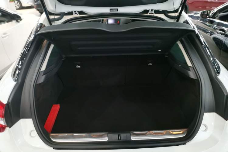 Used DS 5 2018 30THP P-Line Sport Model Trunk