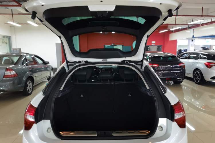 Used DS 5 2018 30THP P-Line Sport Model Trunk