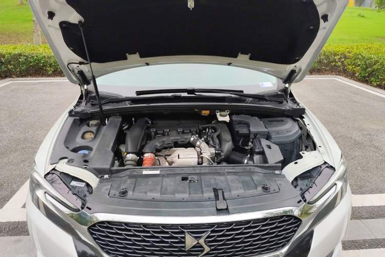 Used DS 5LS 2015 1.6T Comfort Edition THP160 Engine Bay