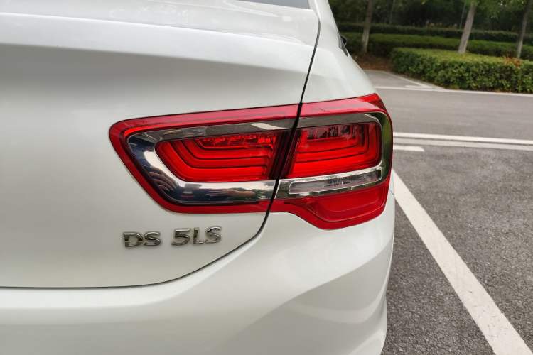 Used DS 5LS 2015 1.6T Comfort Edition THP160 Exterior 7