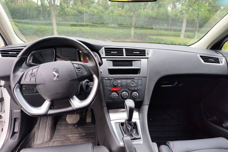 Used DS 5LS 2015 1.6T Comfort Edition THP160 Interior 3