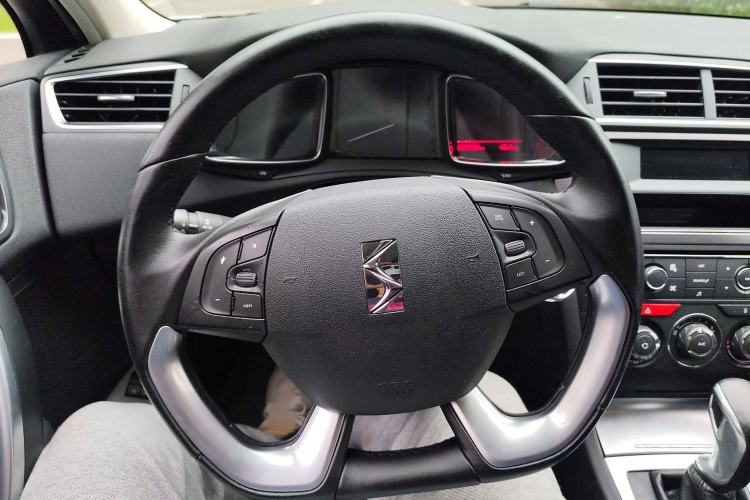 Used DS 5LS 2015 1.6T Comfort Edition THP160 Interior 5
