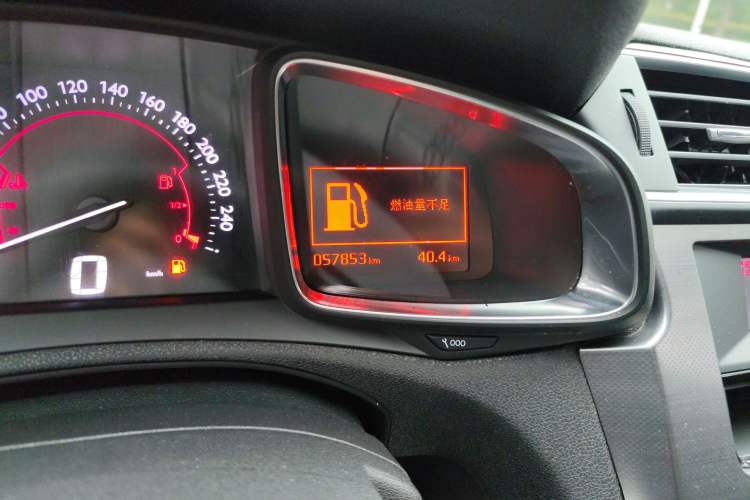 Used DS 5LS 2015 1.6T Comfort Edition THP160 Odometer Close Up