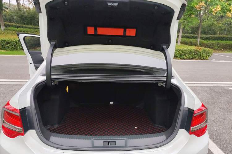 Used DS 5LS 2015 1.6T Comfort Edition THP160 Trunk