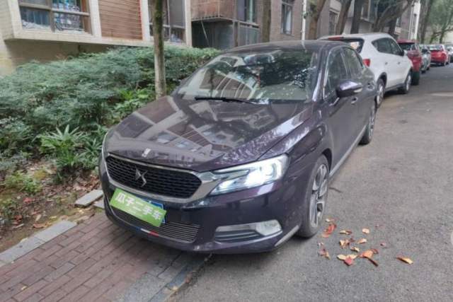 DS 5LS 2014 1.6T Prestige Edition THP200 مستعملة