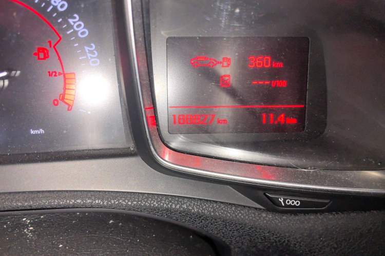 Used DS 5LS 2014 1.8L Elegant Edition VTi140 Odometer Close Up