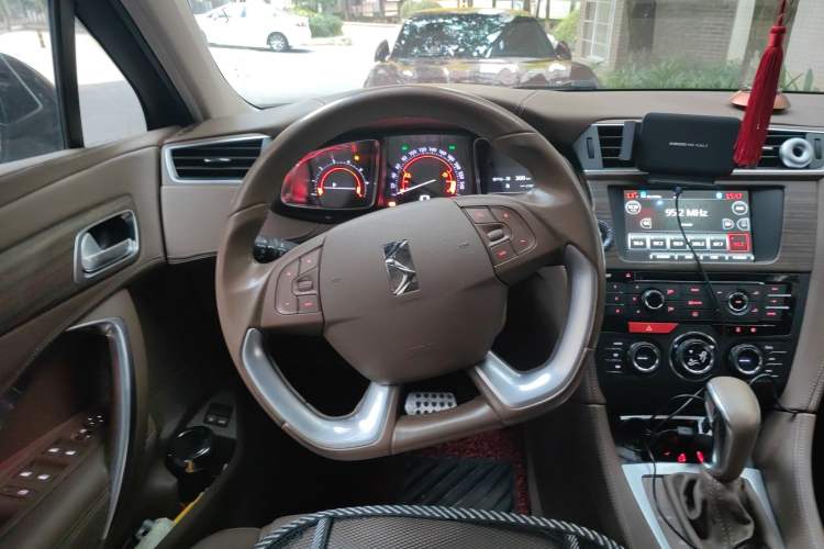Used DS 5LS 2014 1.6T Prestige Edition THP200 Steering Wheel