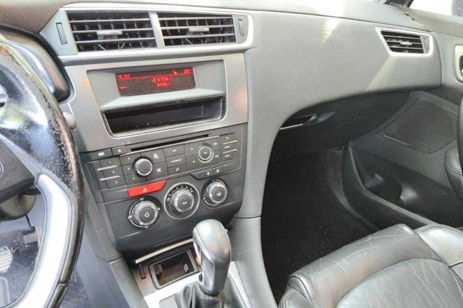 Used DS 5LS 2014 1.8L automatic Comfort version VTi140 Audio And AC Panel