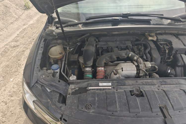 Used DS 5LS 2014 1.6T Luxury Edition THP160 Engine Bay Right