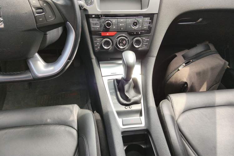 Used DS 5LS 2014 1.6T Luxury Edition THP160 Gear Lever
