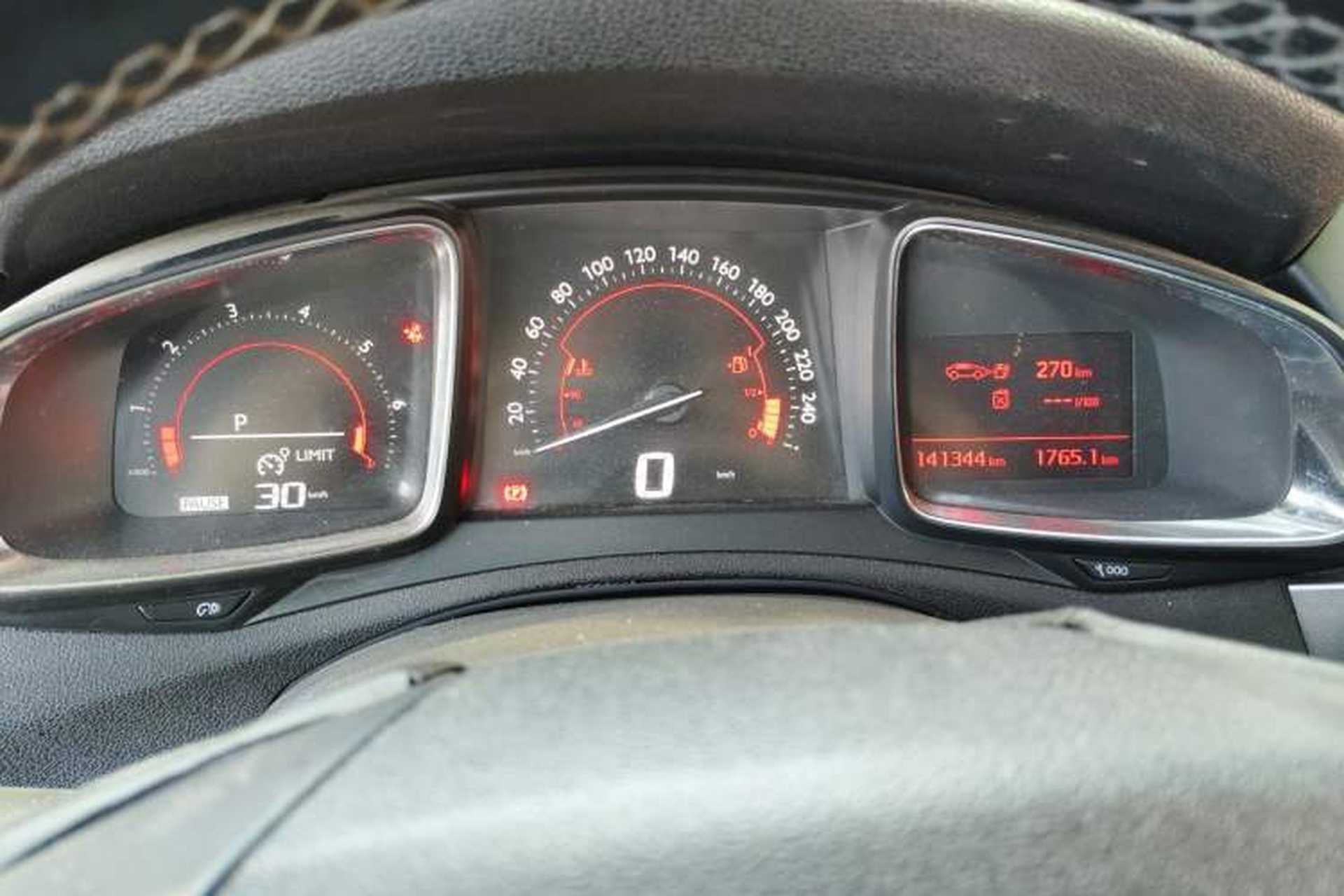 Used DS 5LS 2014 1.8L automatic Comfort version VTi140 Instrument Cluster