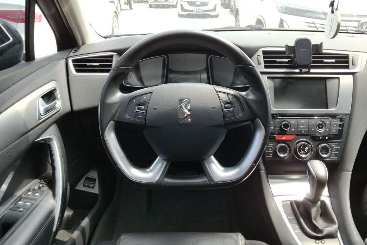 Used DS 5LS 2014 1.6T Luxury Edition THP160 Steering Wheel