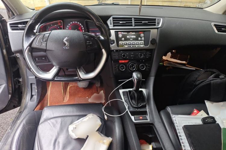 Used DS 5LS 2014 1.6T Luxury Edition THP160 Center Console
