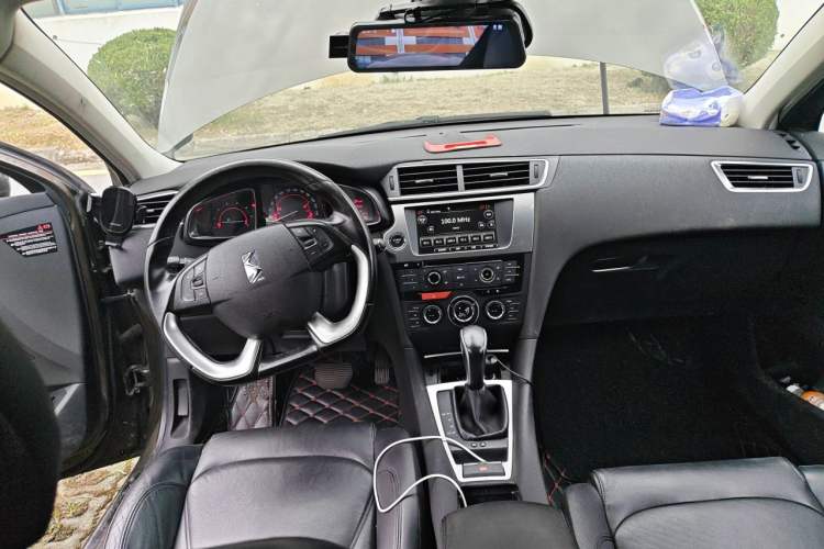 Used DS 5LS 2014 1.6T Luxury Edition THP160 Center Console