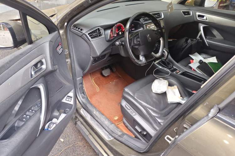 Used DS 5LS 2014 1.6T Luxury Edition THP160 Driver Seat
