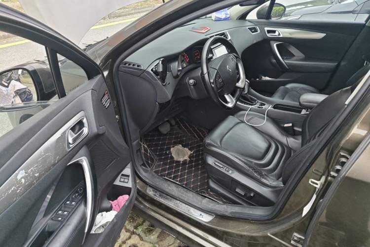 Used DS 5LS 2014 1.6T Luxury Edition THP160 Driver Seat