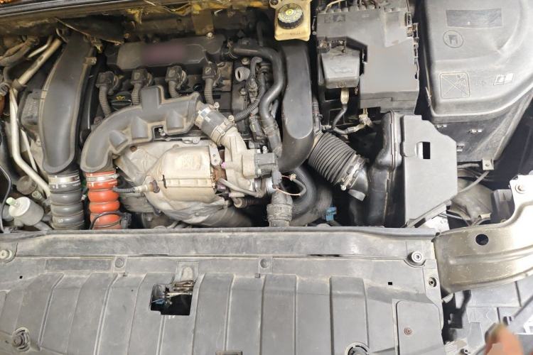 Used DS 5LS 2014 1.6T Luxury Edition THP160 Engine Bay