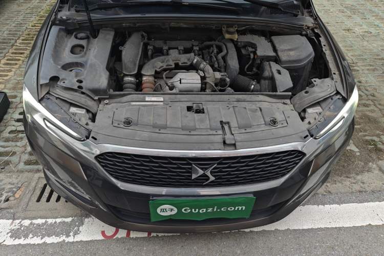 Used DS 5LS 2014 1.6T Luxury Edition THP160 Engine Bay