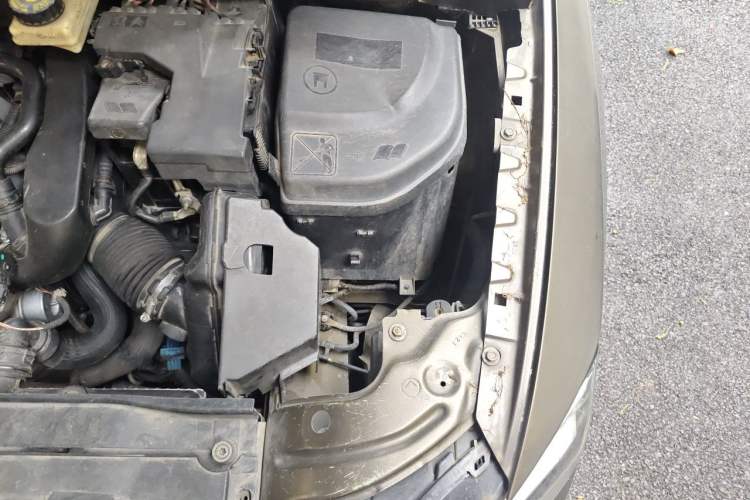 Used DS 5LS 2014 1.6T Luxury Edition THP160 Engine Bay Left