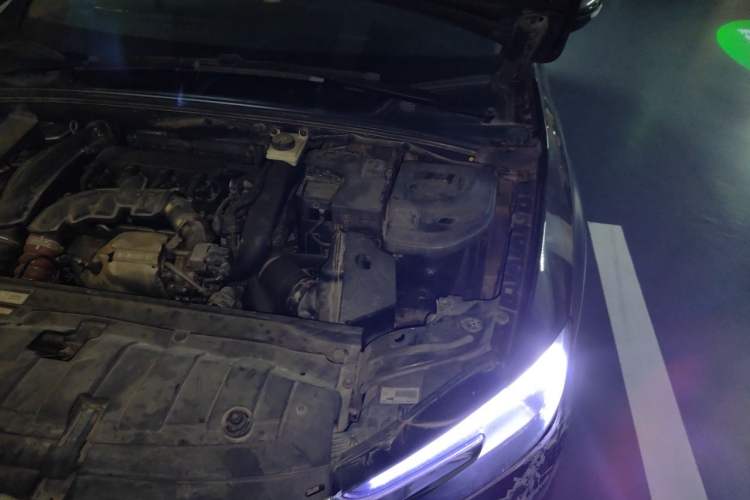 Used DS 5LS 2014 1.6T Luxury Edition THP160 Engine Bay Left