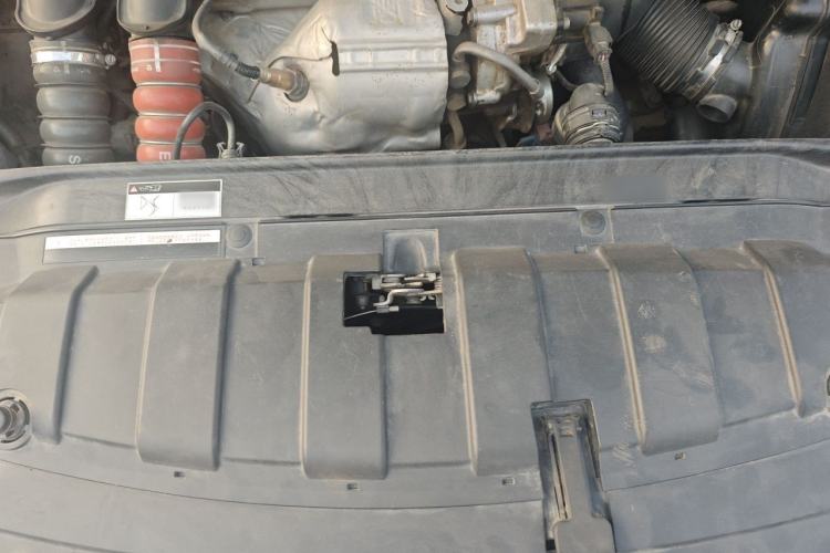 Used DS 5LS 2014 1.6T Elegant Version THP160 Engine Bay