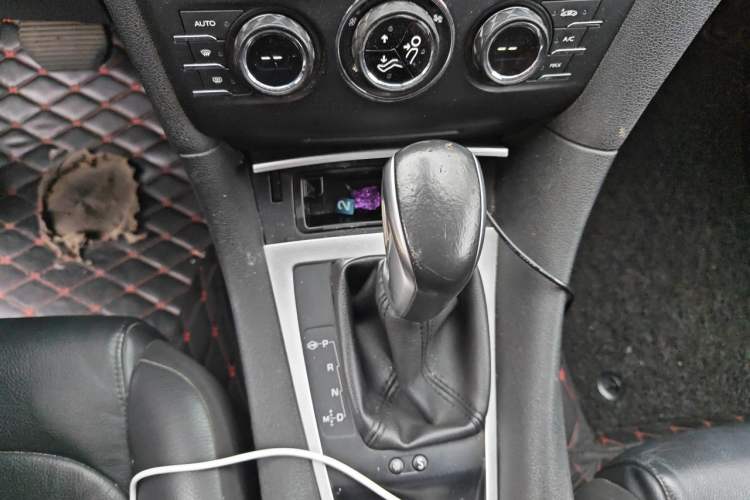 Used DS 5LS 2014 1.6T Luxury Edition THP160 Gear Lever