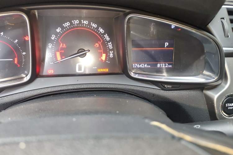 Used DS 5LS 2014 1.6T Luxury Edition THP160 Odometer Close Up