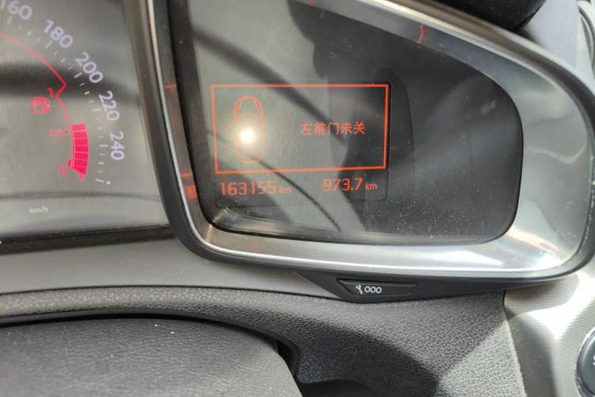 Used DS 5LS 2014 1.6T Luxury Edition THP160 Odometer Close Up