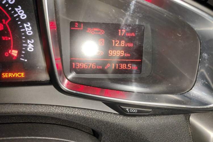 Used DS 5LS 2014 1.6T Luxury Edition THP160 Odometer Close Up