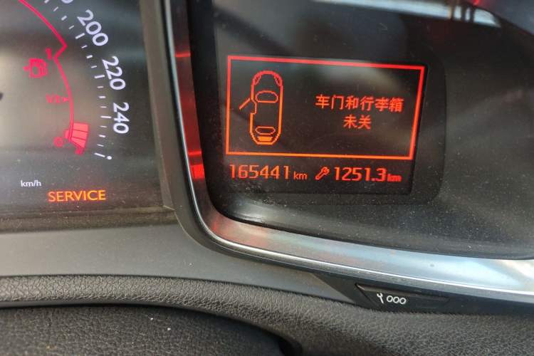 Used DS 5LS 2014 1.6T Luxury Edition THP160 Odometer Close Up