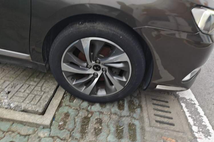 Used DS 5LS 2014 1.6T Luxury Edition THP160 Right Front Wheel Hub