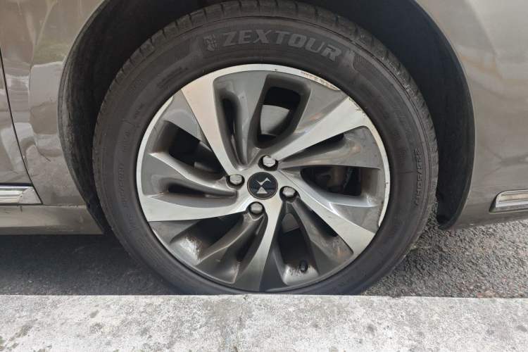 Used DS 5LS 2014 1.6T Luxury Edition THP160 Right Front Wheel Hub