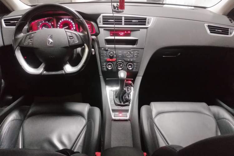 Used DS 5LS 2014 1.8L Elegant Edition VTi140 Center Console