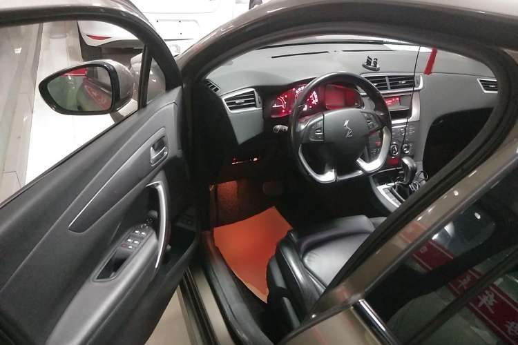 Used DS 5LS 2014 1.8L Elegant Edition VTi140 Driver Seat