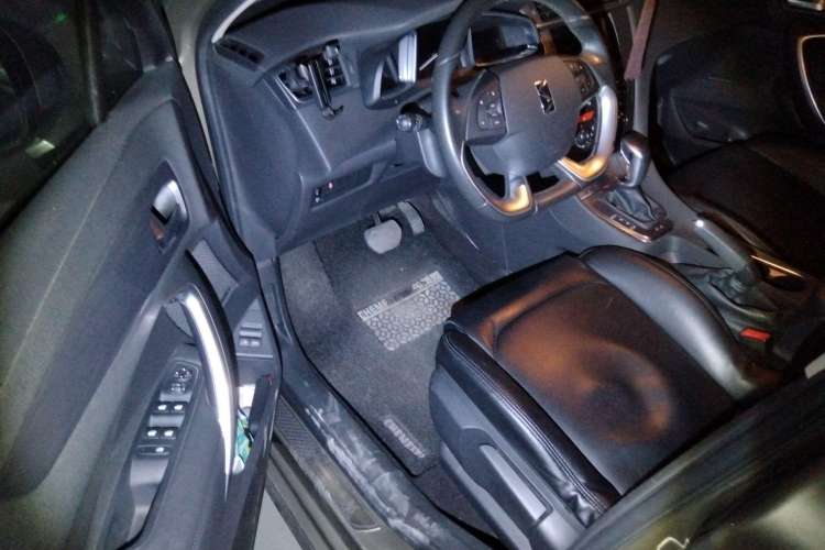 Used DS 5LS 2014 1.8L automatic Comfort version VTi140 Driver Seat