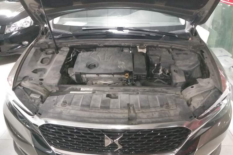Used DS 5LS 2014 1.8L Elegant Edition VTi140 Engine Bay