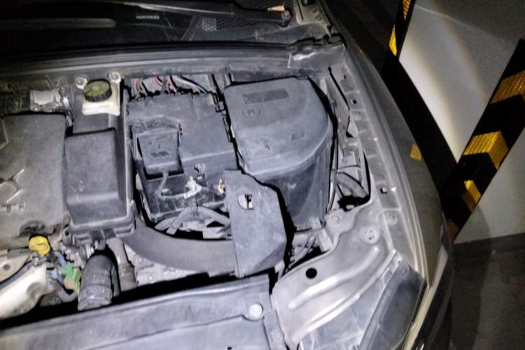 Used DS 5LS 2014 1.8L automatic Comfort version VTi140 Engine Bay Left