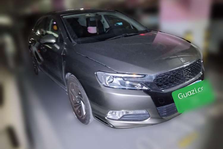 Used DS 5LS 2014 1.8L automatic Comfort version VTi140 Front Right 45 Deg